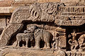 The great Chola temples of Tamil Nadu - The Airavatesvara temple of Darasuram. Detail of the balustrade of the  N-E corner of the prakara-wall. 